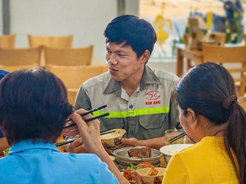 Không gian và các món ăn tại quán 