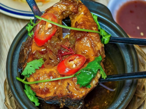 Không gian và các món ăn tại quán 